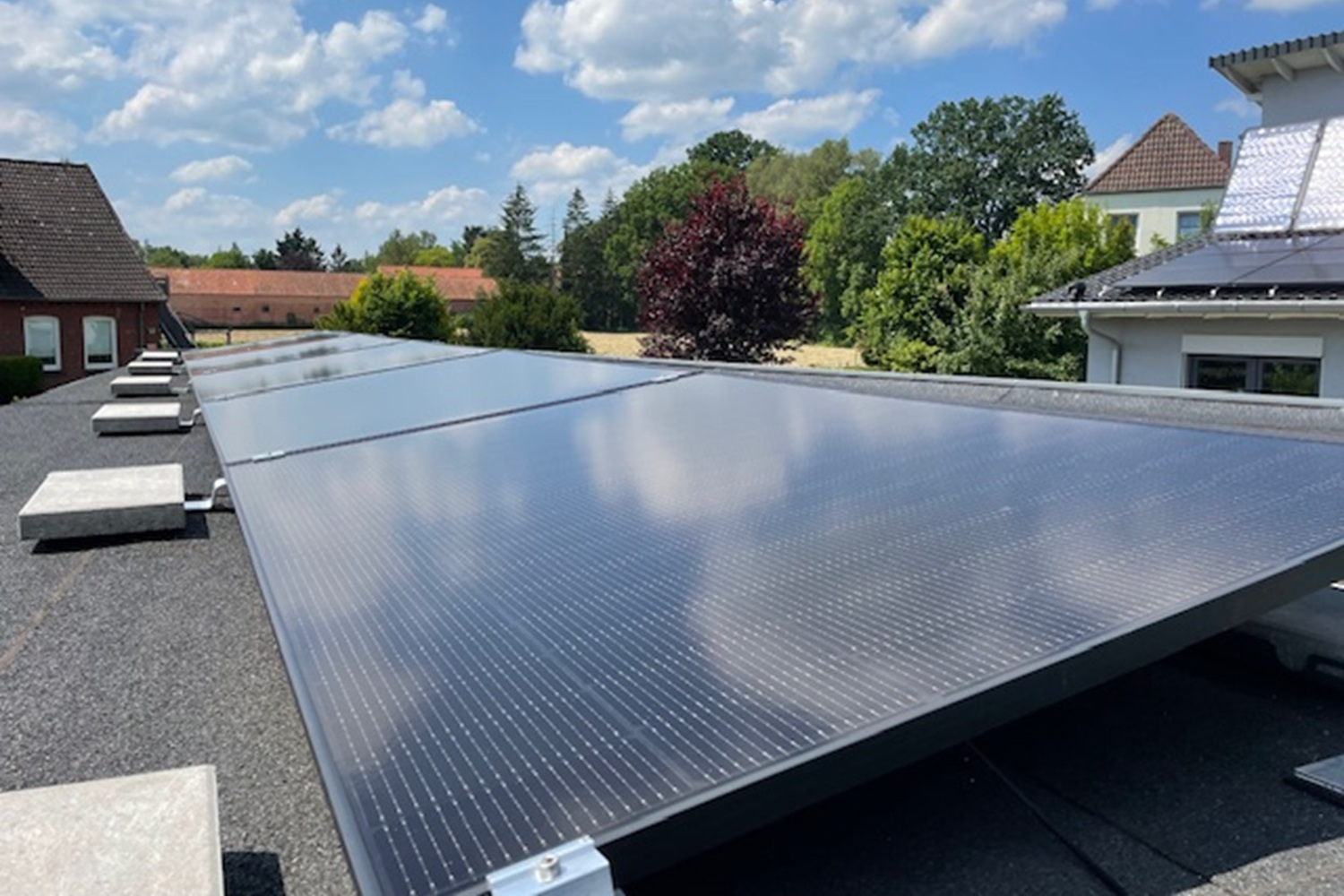 Aufständerung Carport in Uelzen mit bifaciale Glas-Glas-Module