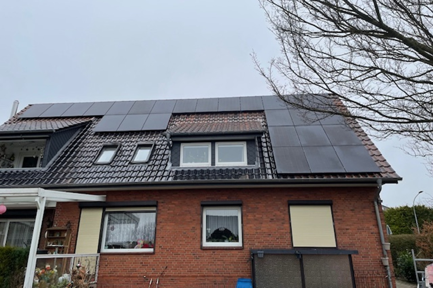 Anlage mit bifaciale Glas-Glas-Module (12 kWp)